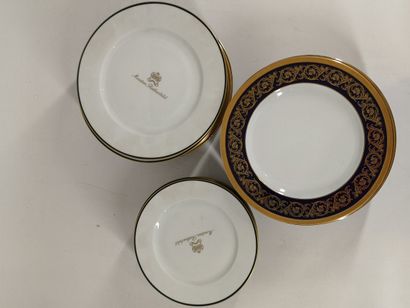MOUTON ROTHSCHILD Service de table en porcelaine...