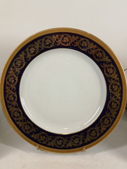 MOUTON ROTHSCHILD Service de table en porcelaine...