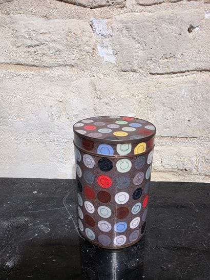 Fabienne JOUVIN
Vase cylindrique couvert....