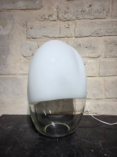 Lampe œuf en verre transparent et laiteux....