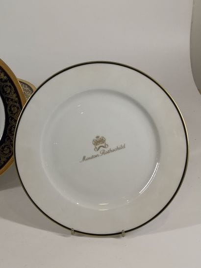 MOUTON ROTHSCHILD Service de table en porcelaine...