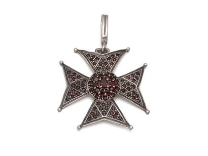 Pendentif en argent 800 millièmes, retenant...