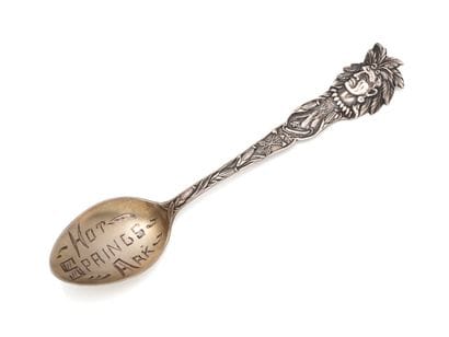 Petite cuillère en argent 925 millièmes légèrement...
