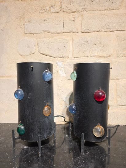 Paire de lampes cylindriques en tole ajourées...