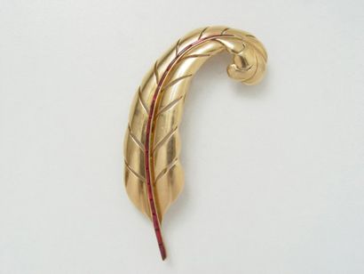 Broche en alliage d'or 585°/oo (14k) ajouré...