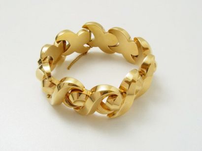 Bracelet articulé en or, à décor de vagues,...