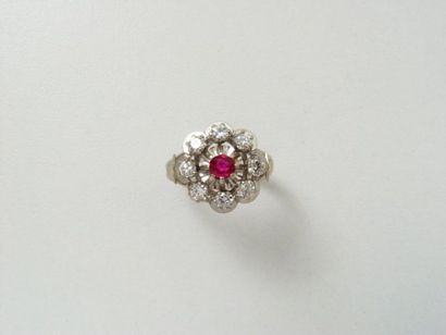 Bague en or gris stylisant une fleur, ornée...