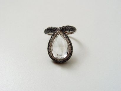 Bague en or, à décor asymétrique, ornée d'une...