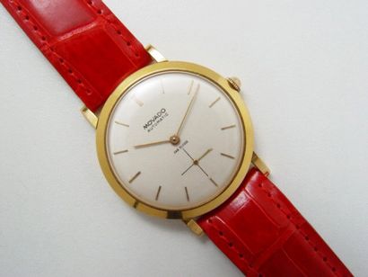 MOVADO
Montre bracelet d'homme en or, cadran...