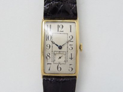 Montre bracelet d'homme en or, cadran rectangulaire...