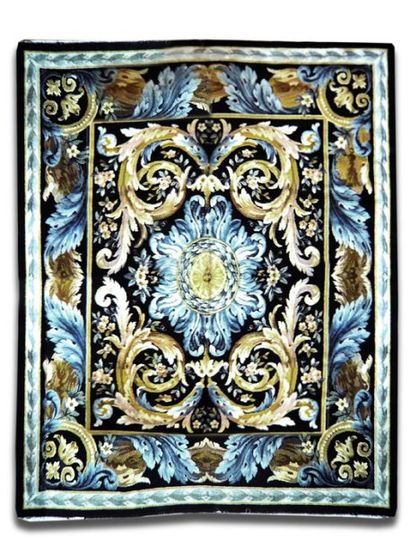 Tapis de la SAVONNERIE en laine à fond sombre,...