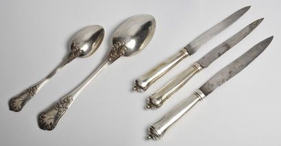 Ensemble de trois couteaux, les manches en...