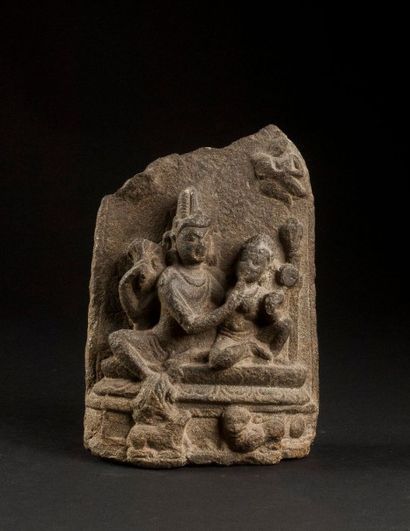 Stèle représentant Uma Maeshvara.

Inde,...