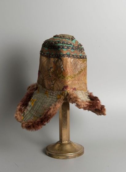 Chapeau. Tibet ancien

Textile dont soie...