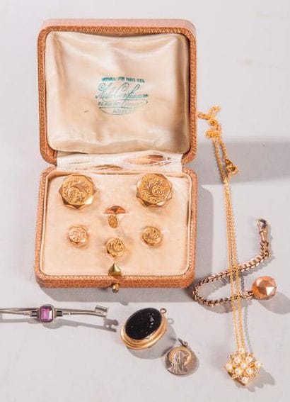 LOT de bijoux fantaisie, montures métal.:

-...