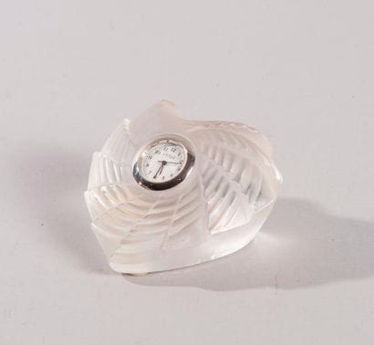 LALIQUE

Pendulette de table en cristal cordiforme....