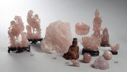 LOT de douze objets de quartz rose comprenant...