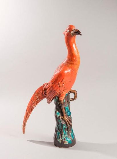 OISEAU SUR UN TERTRE en grès émaillé corail....