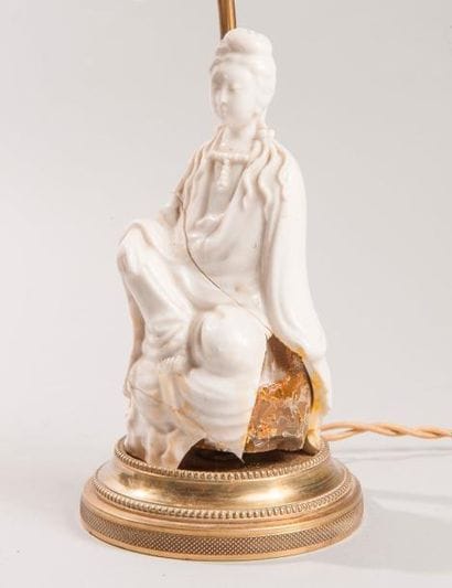 KWANIN en blanc de chine, montée en lampe.

Chine,...
