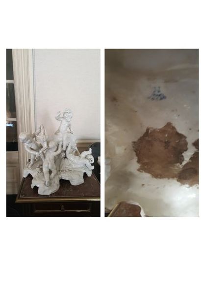 Grand groupe en ancienne porcelaine blanche...