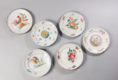 Faïence de l'Est. Lot de dix assiettes (petits...