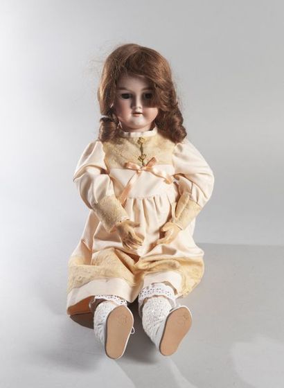 Poupée bouche ouverte avec tête en porcelaine,...