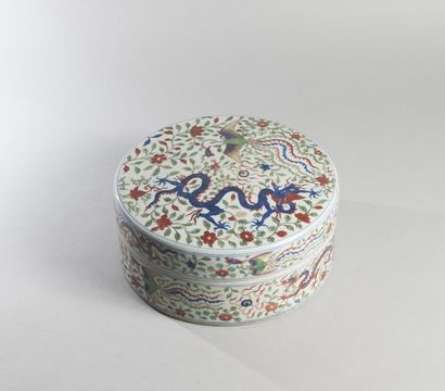 Boîte en porcelaine à décor de dragon