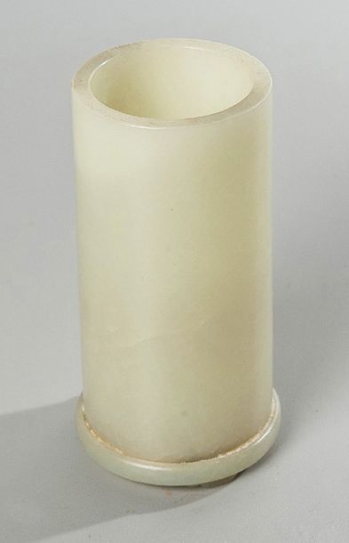 Porte pinceau de forme tubulaire en jade...