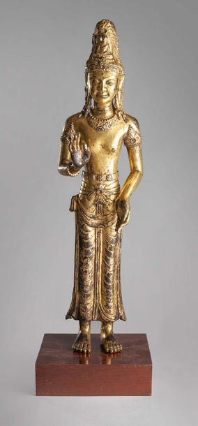 RARE STATUE ACUOYE GUANYIN EN BRONZE DORÉ,...