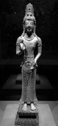 RARE STATUE ACUOYE GUANYIN EN BRONZE DORÉ,...