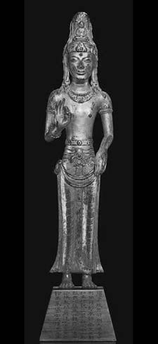 RARE STATUE ACUOYE GUANYIN EN BRONZE DORÉ,...