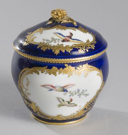 VINCENNES
Pot à sucre Hébert couvert en porcelaine...