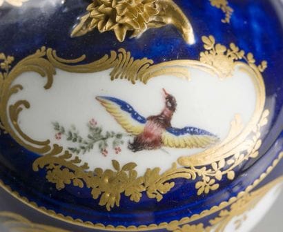 VINCENNES
Pot à sucre Hébert couvert en porcelaine...