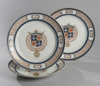 SAMSON
Trois plats ronds en porcelaine à...