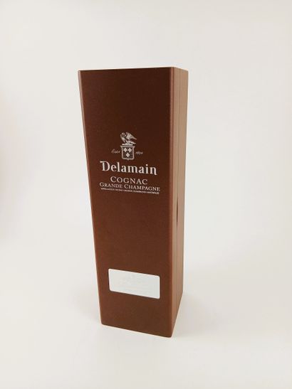 Offered in original box. Excellent appearance....