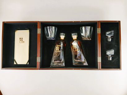 Offered in original coffret, with glasse...