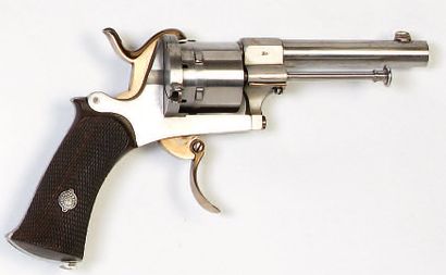 REVOLVER À BROCHE BAYET DOUBLE ACTION, SIX...