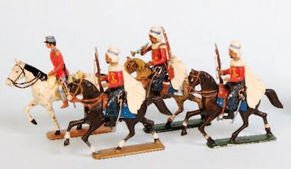 CBG Spahis à cheval, au trot. Vers 1880....