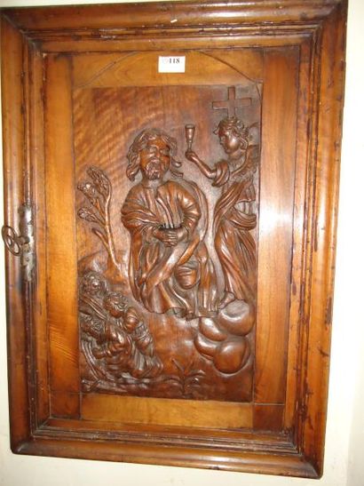 Panneau de retable en bois sculpté à décor...
