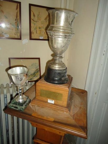 Deux coupes en métal argenté