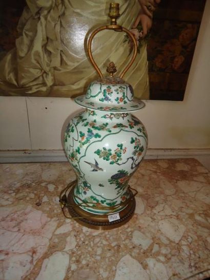 Chine
Potiche couverte en porcelaine polychrome...