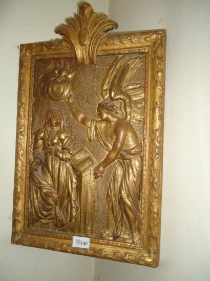 Petite encoignure à décor de porte sculpté...