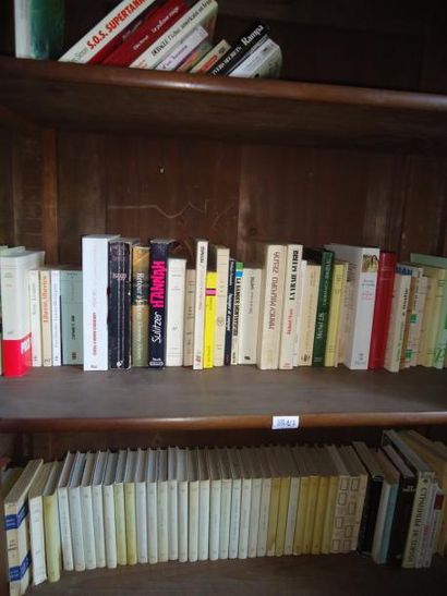 Un lot de livres brochés différents suje...