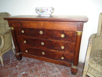 Commode en acajou et placage d'acajou à colonnes...