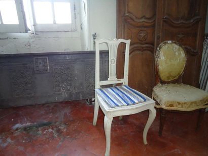 Lot comprenant: deux portes d'armoire en...