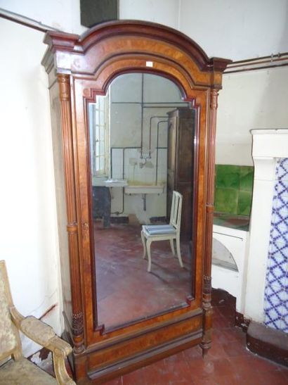 Armoire une porte à glace à colonnes dét...