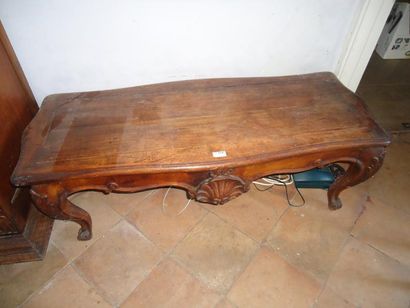 Table basse rectangulaire à décor de coquilles,...