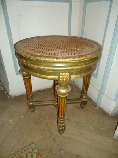 Tabouret canné en bois rechampi vert et or...