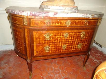 Commode demi lune en bois de placage ouvrant...