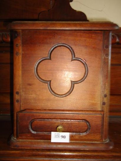 Boite à sel en bois sculpté